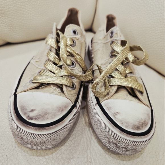 BLOWFISH MALIBU Gold Lace-Up Sneakers KEDS Distressed Greased Size 8.5 - Picture 1 of 5
